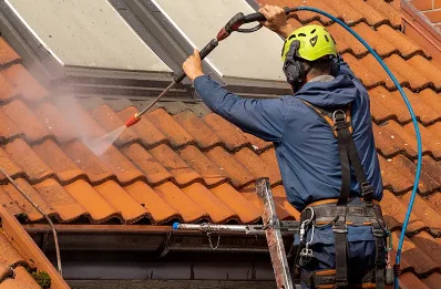 Démoussage et hydrofuge de toiture à Combre
